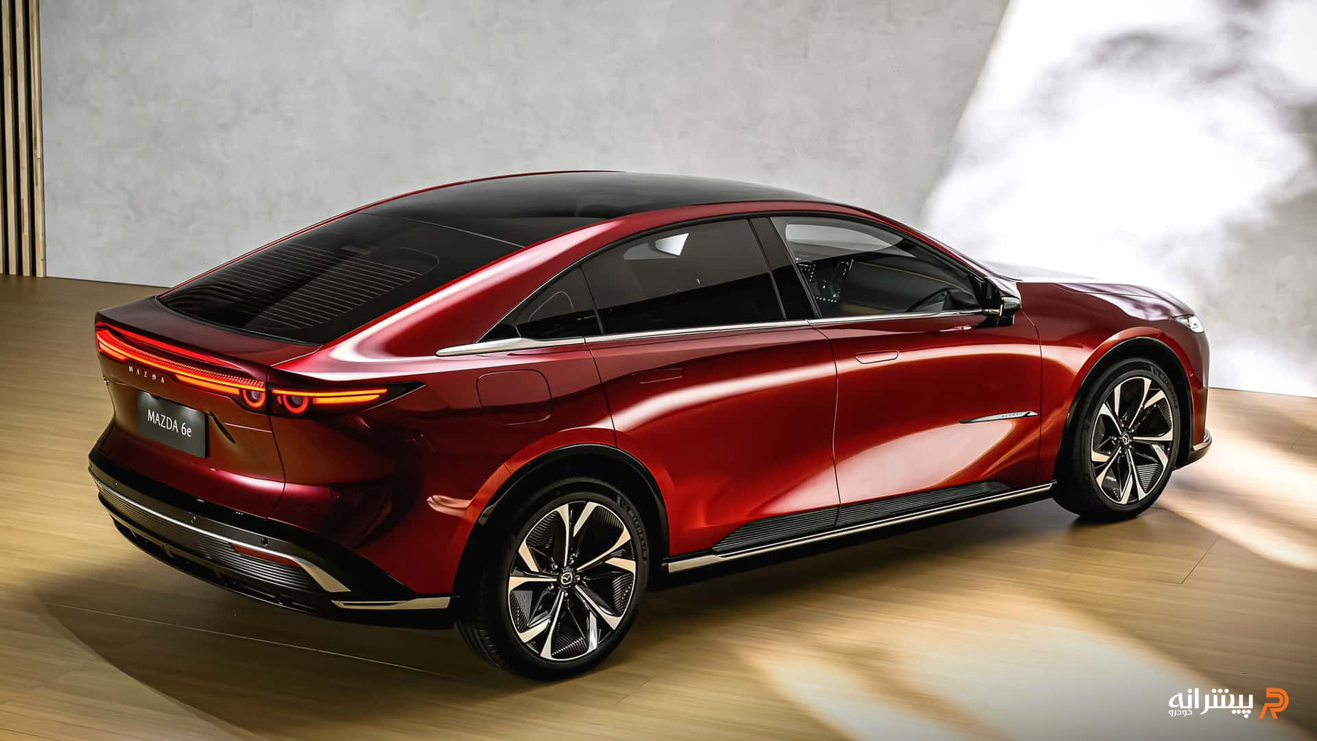 نمای عقب مزدا EZ-6