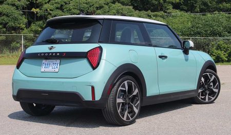 نمای عقب مینی کوپر ۲۰۲۵