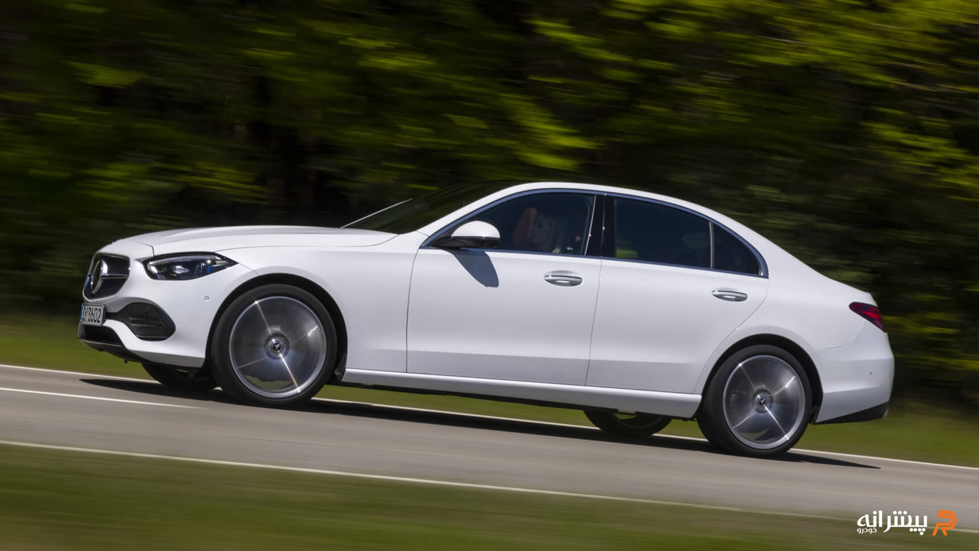 نمای کناری مرسدس بنز C200L