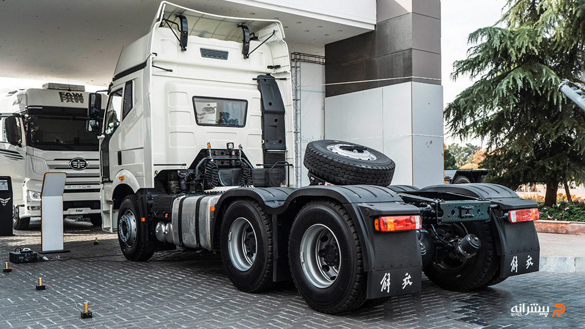 نمای عقب کامیون فاو 460 جفت محور