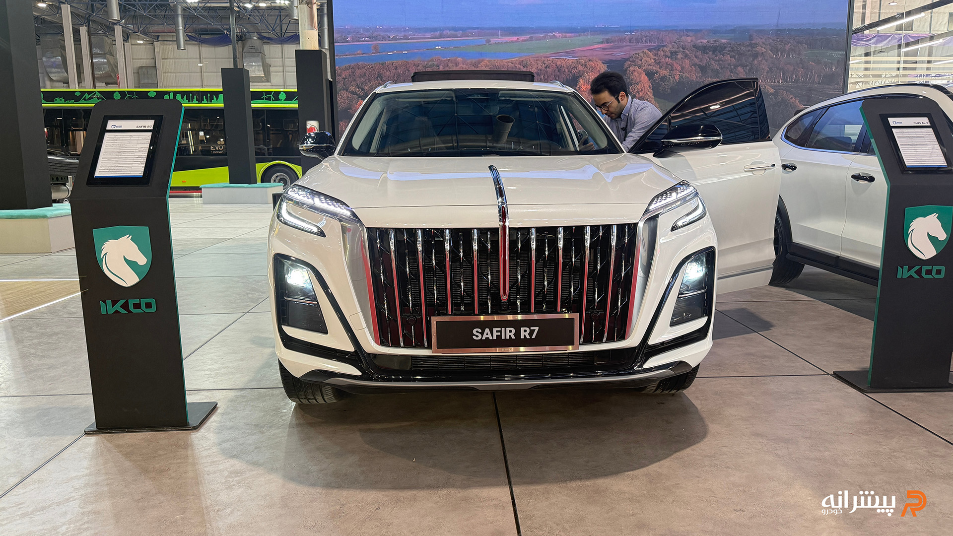 نمای جلوی سفیر R7