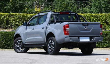 نمای عقب پیکاپ نیسان ترا