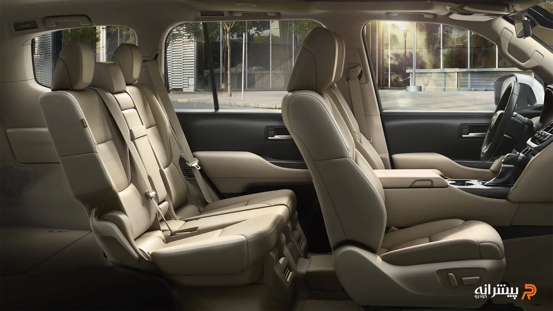 داخل تویوتا لندکروزر سری ۳۰۰