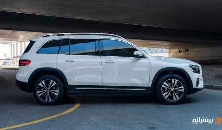 نمای کناری مرسدس بنز GLB 200