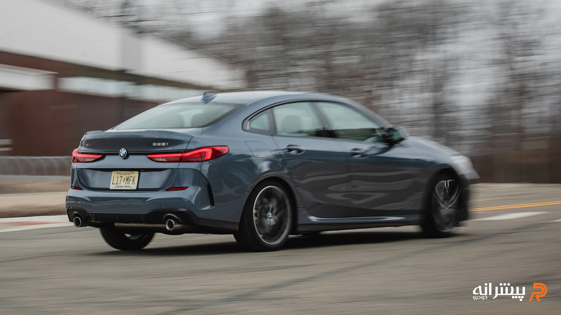 نمای عقب بی ام و 225L