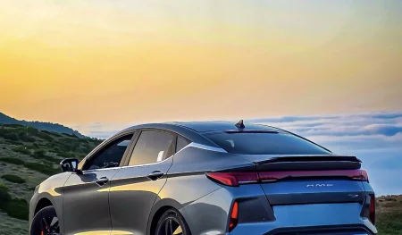 تصویر کیفیت صنعت خودرو؛ پیشتازی KMC J7 در بین سدان‌های کشور منبع سایت پیشرانه