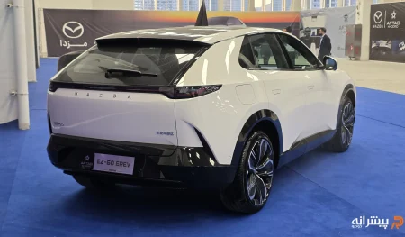 نمای عقب ماشین مزدا EZ60 هیبرید سفید رنگ
